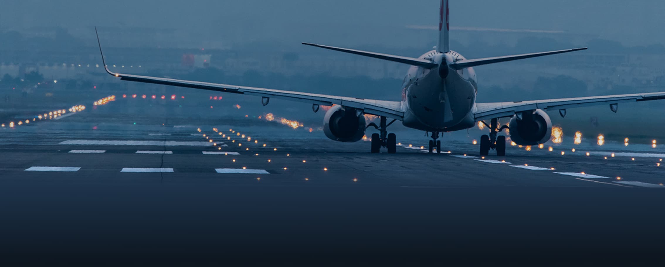 滑走路と飛行機
